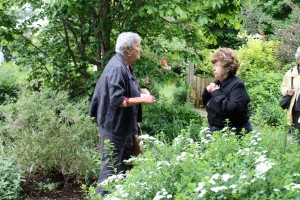 Stephanie Cohen, right, talking to a fellow plant-lover.