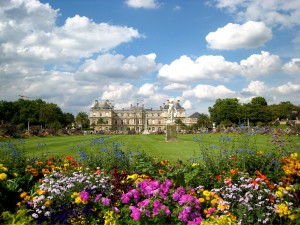 September should be a pleasant month to visit Paris's Luxembourg Gardens.